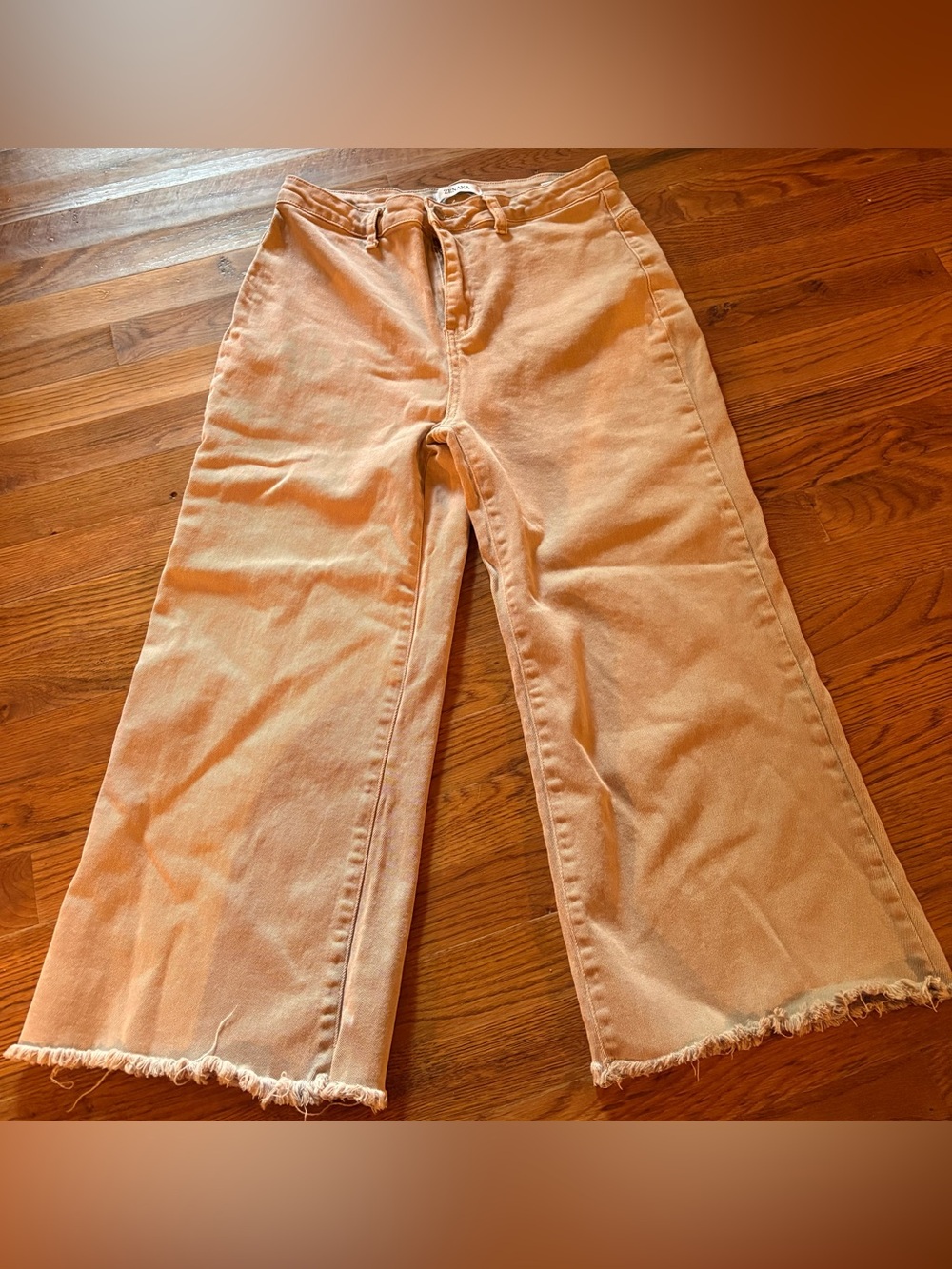 Zenana Raw Hem Cropped Jeans, Taupe, Size L, EUC